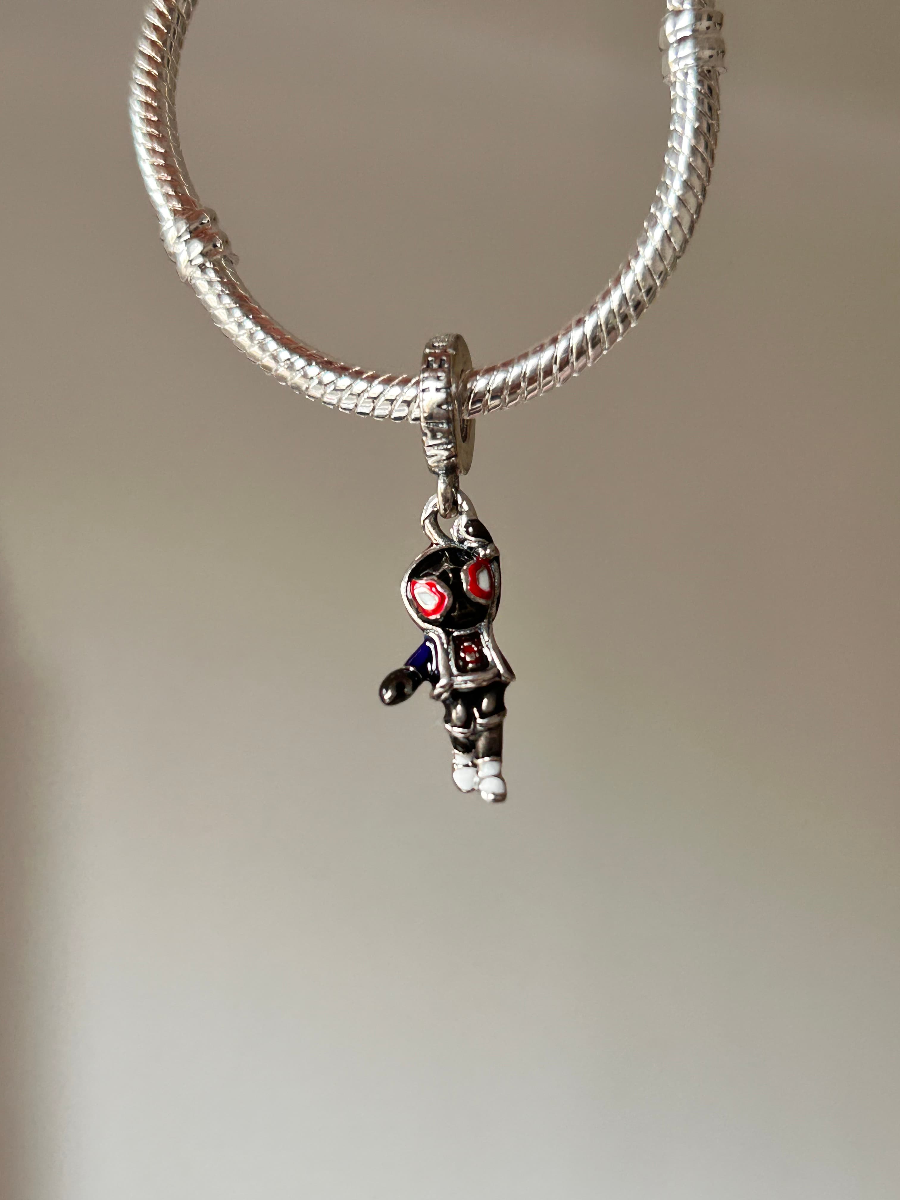 Charm spiderman miles Morales de Soluna