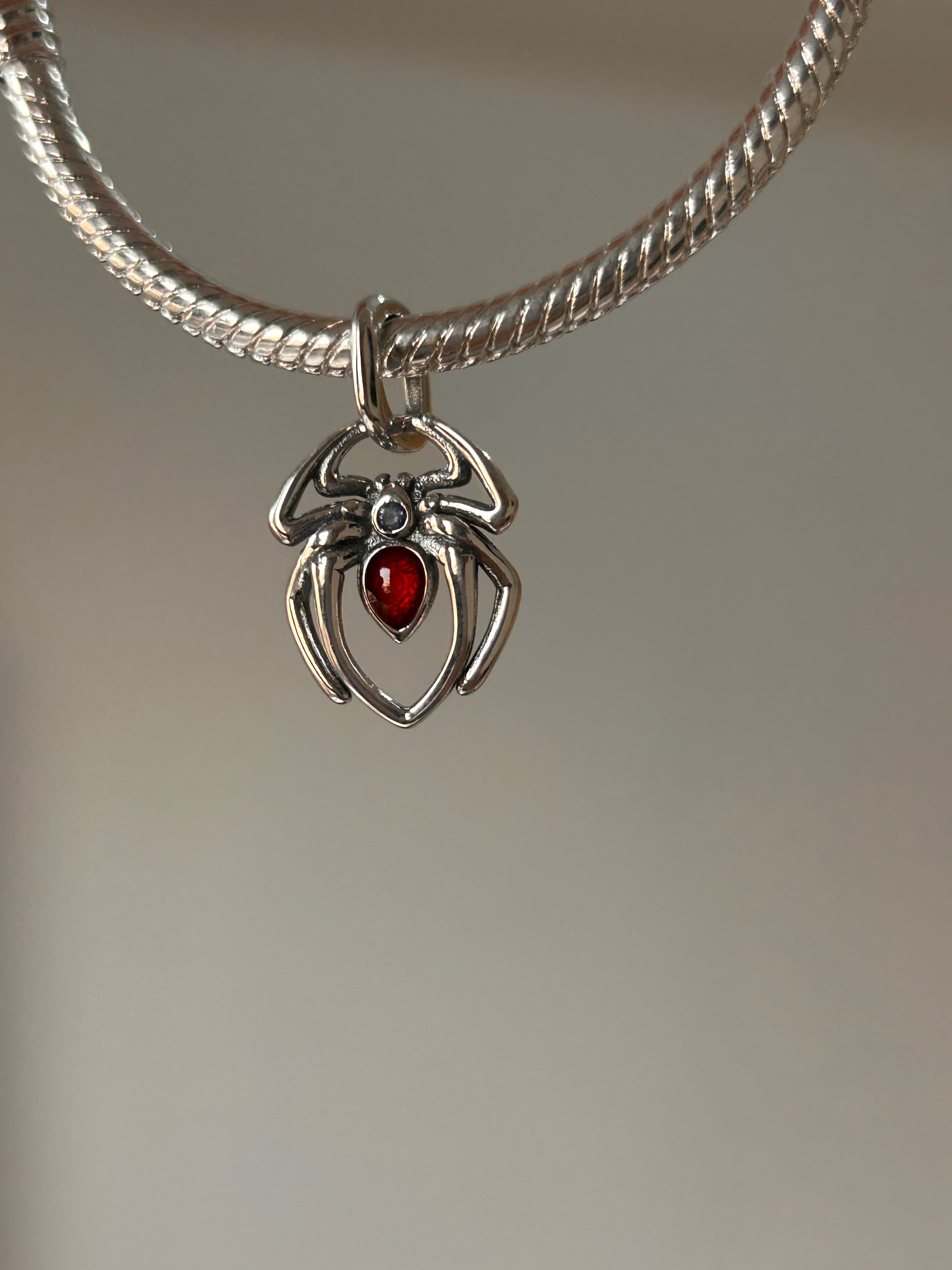 Charm spider man de Soluna